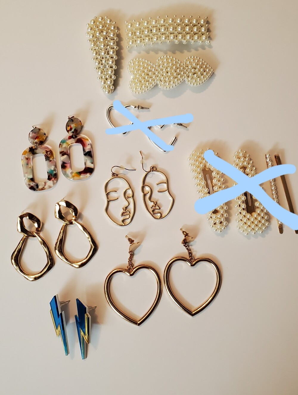 💝 FREE WITH PURCHASE - Earrings and Hairclips 💝
